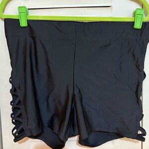 Torrid lattice side swim shorts size 0 (10/12)